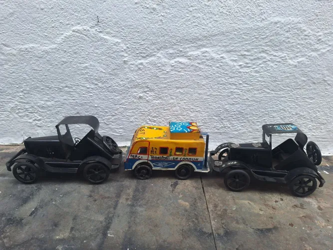 Carrinhos artesanais com molas e rodando PREÇO UNITÁRIO.  Brinquedo raro