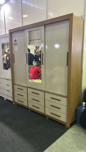 Guarda roupa 9 gaveta e 3 portas de correr 