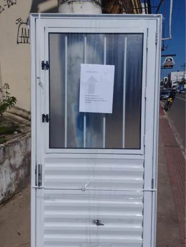 Portas de alumínio branco com grade - Direto da Fábrica!