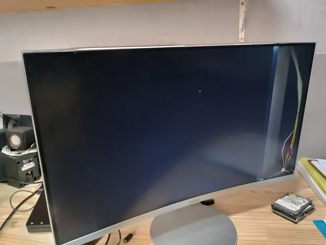 Monitor Samsung c27f591ddl - tela trincada