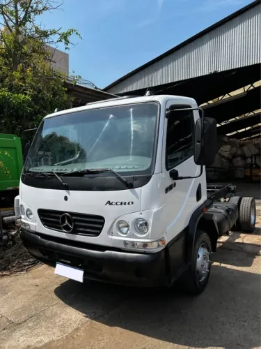 Mb Accelo 915 chassi 2012