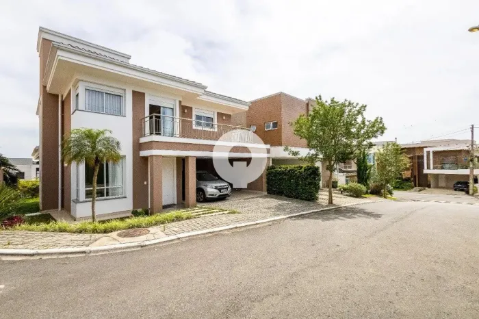 CASA COM 4 SUÍTES EM CONDOMÍNIO CLUBE