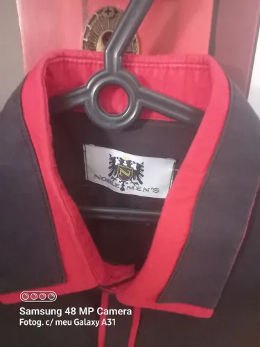 Camisa social n°40 três modelos, R$49,00 cada.