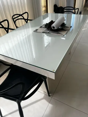 Mesa de jantar com 4 cadeiras