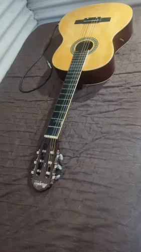 Violão Elétrico regulado por Profissional, funcionando no Som! Cordas e tarrachas novas.