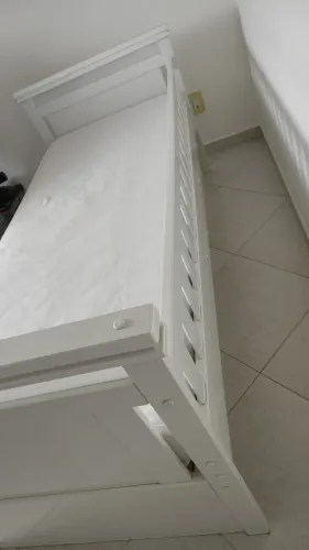 Cama infantil com proteção lateral
