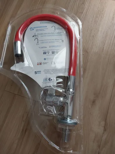 Torneira de Cozinha com Bica Flexível Vermelha