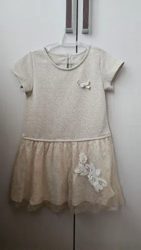 Vestido infantil com brilhos e bordado 