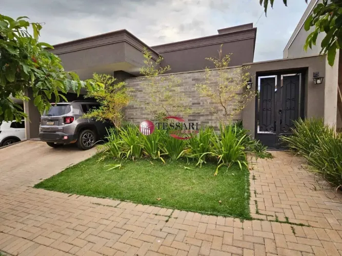 VENDA - Casa no Residencial Maza com 3 dorm. sendo 2 suítes com fino acabamento e rica em 