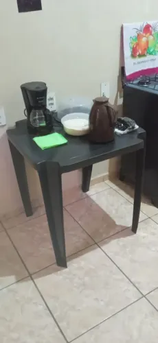 Vendo mesa de plástico novinha 80 Reais faço entrega em perfeito estado 