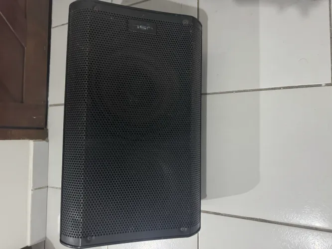 Vendo caixa Qsc K10.1