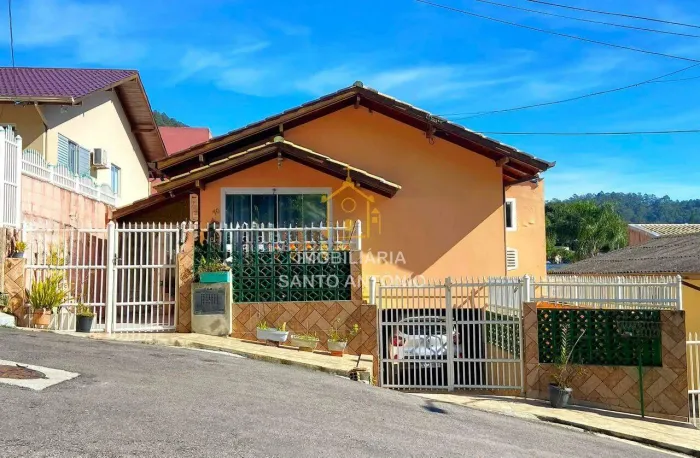 Casa mobiliada e amplo espaço gourmet no Monte Verde.