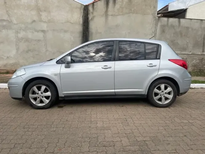 Nissan Tiida S 1.8/1.8 Flex 16V Mec. 2013