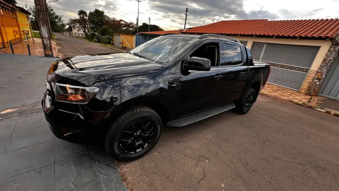 Ford Ranger Black 2.2 4X2 CD Diesel AUT 2022