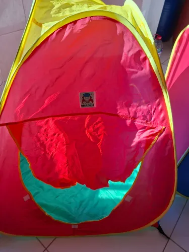 Brinquedo cabana com bolinhas