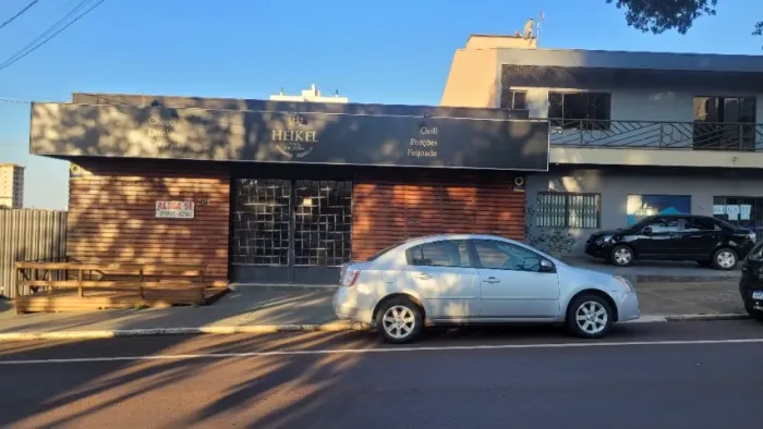 Sala comercial, na Rua Jorge Lacerda em frente ao Shopping JL, com 220 m²