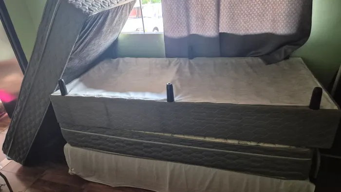 Camas BOX de solteiro seminova