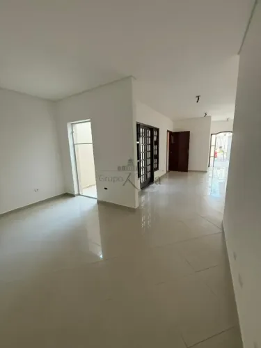 Casa - Centro - Jacareí - 2 Dormitórios - 70m².