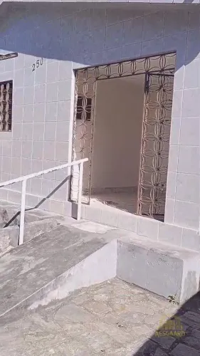 Casa Solta de 3 Quartos com Terraço no Ernani Sátiro