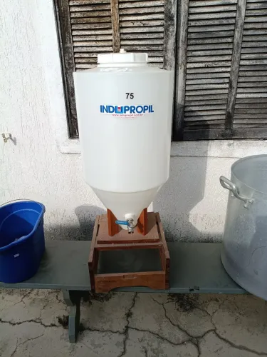 Panela e fermentador cervejeiro