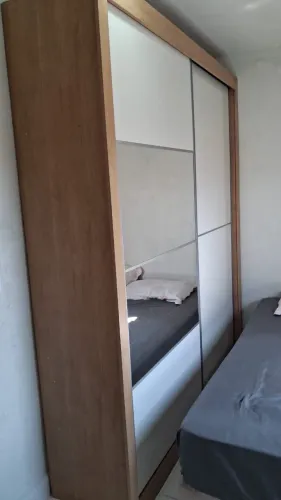 Vende se guarda roupas