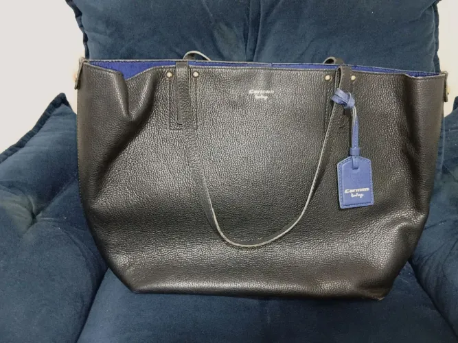 Bolsa carmim preta com forro azul