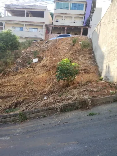 Lote em Itacibá com acesso a duas ruas, localização estratégica ao lado do terminal e IFES
