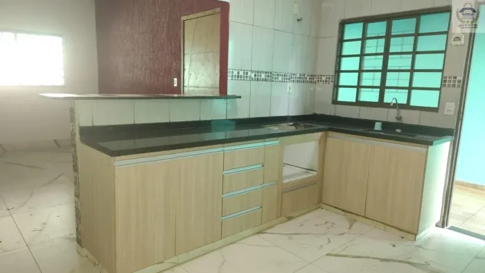 Casa de 3 Qtos 1 suite, amplo espaço gourmet com 2 garagens coberta no Ponta Kayana em Tri