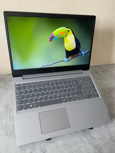 Notebook Lenovo Ryzen 5 / Radeon Graphics / 8GB RAM / 240GB SSD / Tela 15.6?