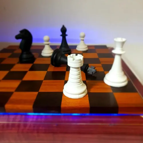 Lindo tabuleiro de xadrez com faixa de lead