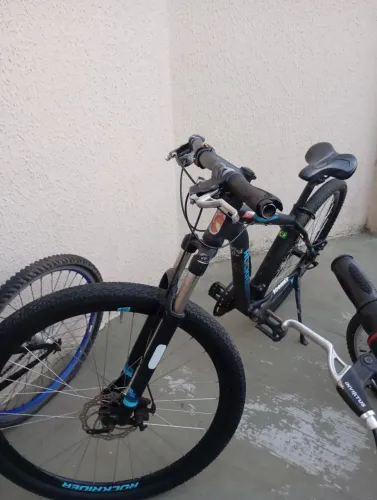 BIKE ARO 29 DESAPEGO,COM ALGUMAS MARCAS DE USO!!