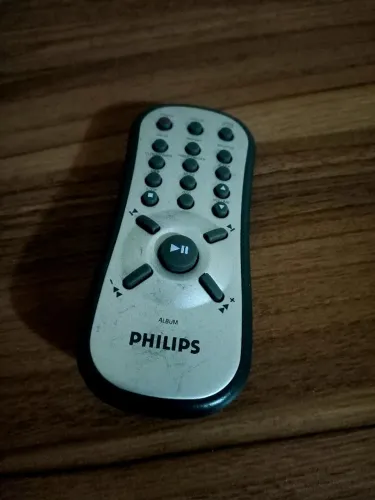 Controle remoto Philips fw m143, sem detalhes.