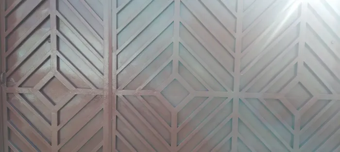 Vendo portão de corre com portão social pintura nova !! Preciso portão 4 metros aceitotroc