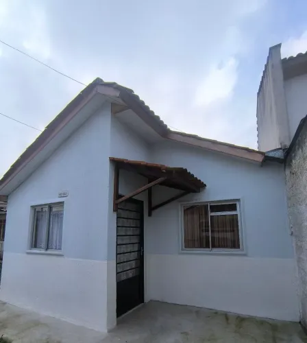 CASA COM AMPLO QUINTAL