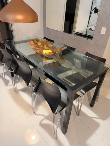 Mesa com blindex com 6 cadeiras