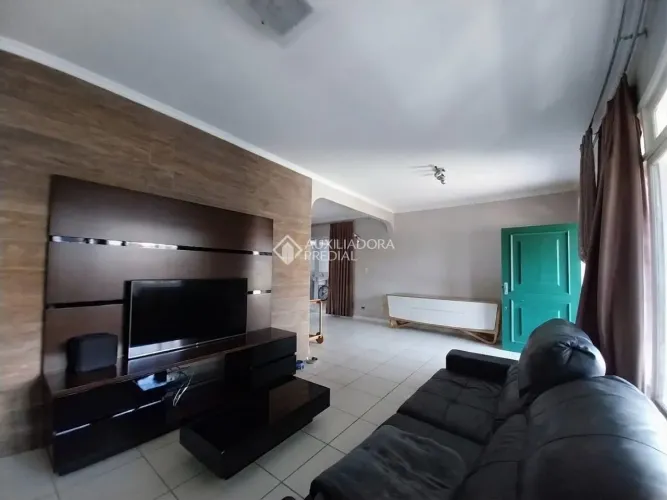 Casa a venda com 4 studios no bairro Santa Monica