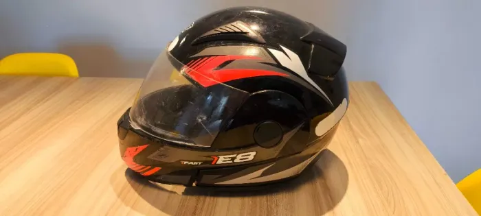 Capacete para moto EBF E8 Fast articulado/Robocopy/escamoteável (usado)