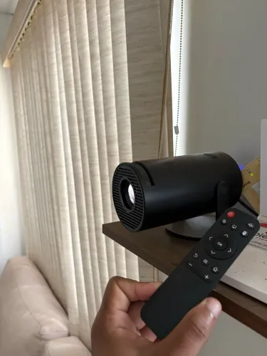 MINI PROJETOR HY300 WIFI HD - TRANSFORME SUA CASA EM CINEMA!