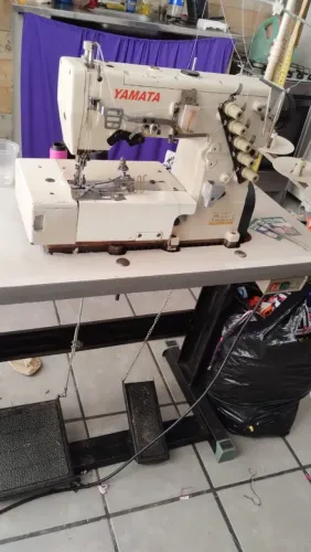 Máquina de costura industrial