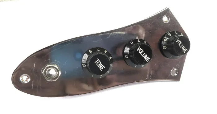 Circuito passivo contrabaixo com Control Plate e Knobs