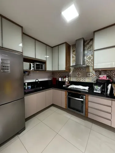 CASA COM 3 QUARTOS À VENDA, 180m2 - VILA VENEZA