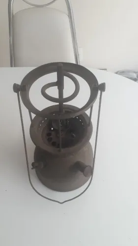 Lampião antigo à querosene