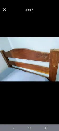 Cama de madeira resistente