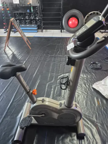 Bike ergometrica verical Movement V3 c 8 níveis regulagem 