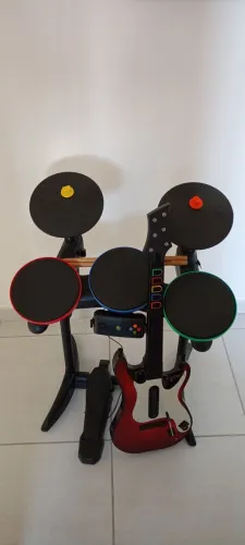 Bateria + Guitarra XBOX 360.