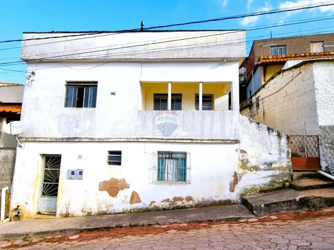 Ótima Casa à venda no valor de 140 mil na Cidade de Chácara - MG