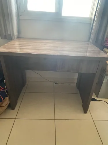 Mesa + Cadeira de escritório