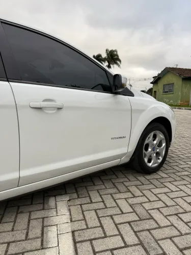 Ford Focus Titanium 2.0 16V Flex 5P Mec. 2013
