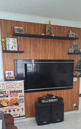 PAINEL DE TV EM MDF - 2,40 × 2,60 m