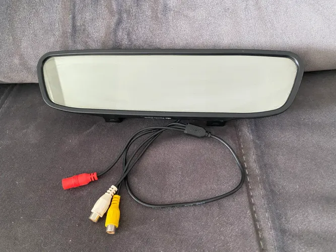 Tela tipo retrovisor para câmera de ré.